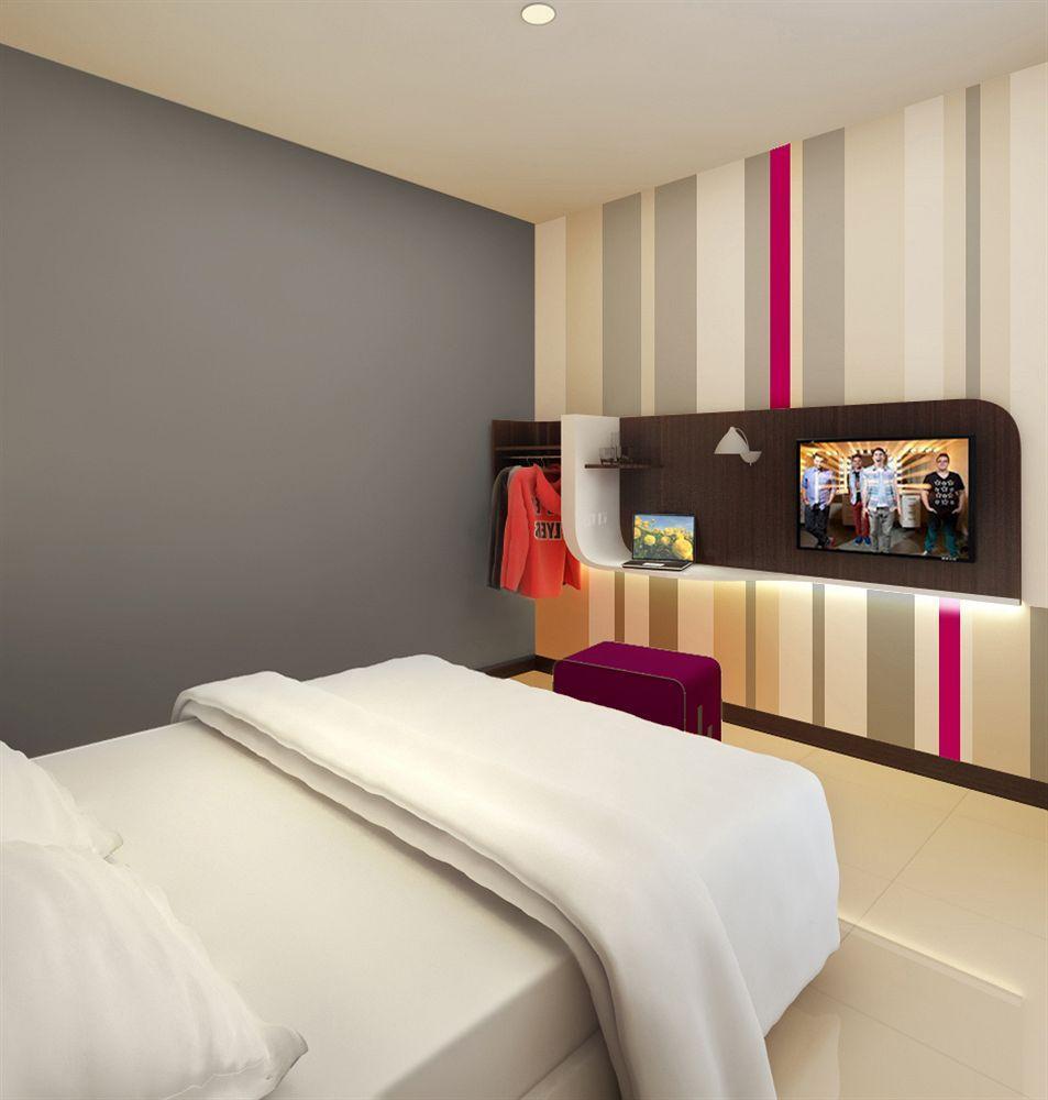 J Hotel Медан Экстерьер фото