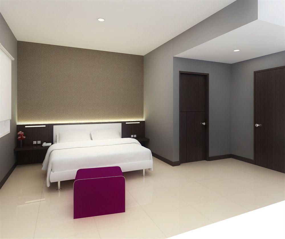 J Hotel Медан Экстерьер фото