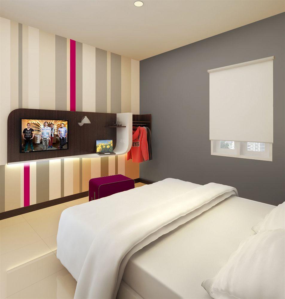 J Hotel Медан Экстерьер фото