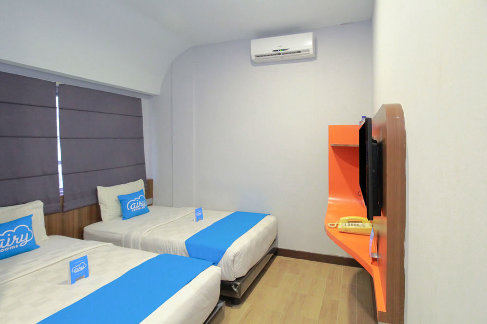 J Hotel Медан Экстерьер фото