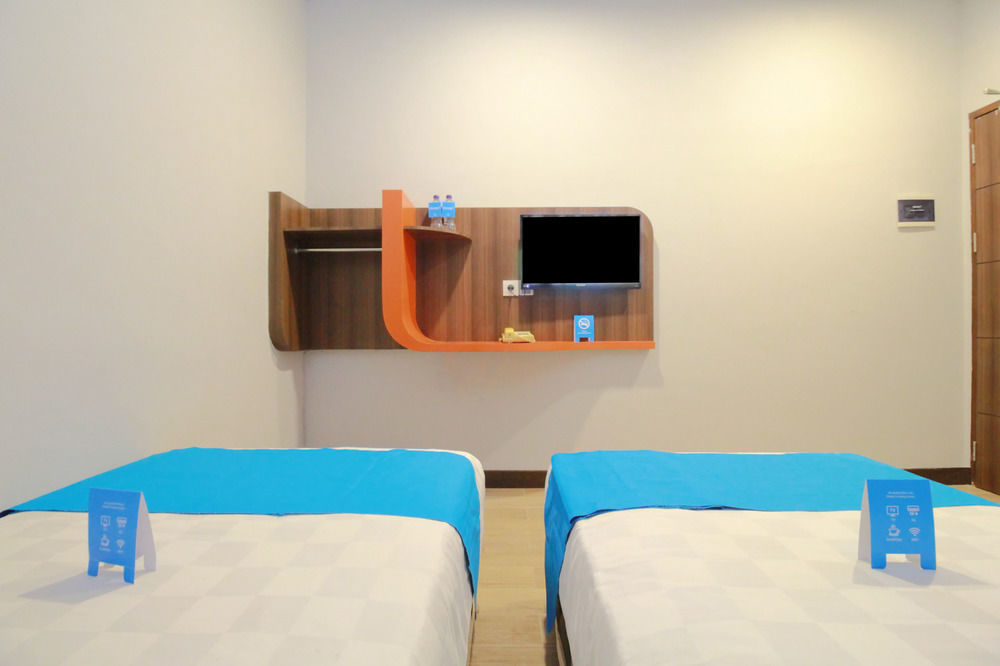J Hotel Медан Экстерьер фото
