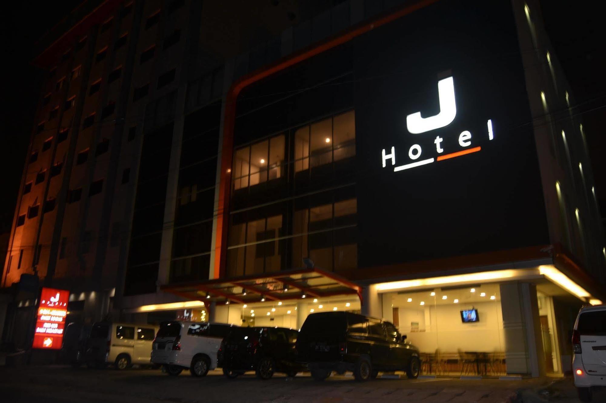 J Hotel Медан Экстерьер фото