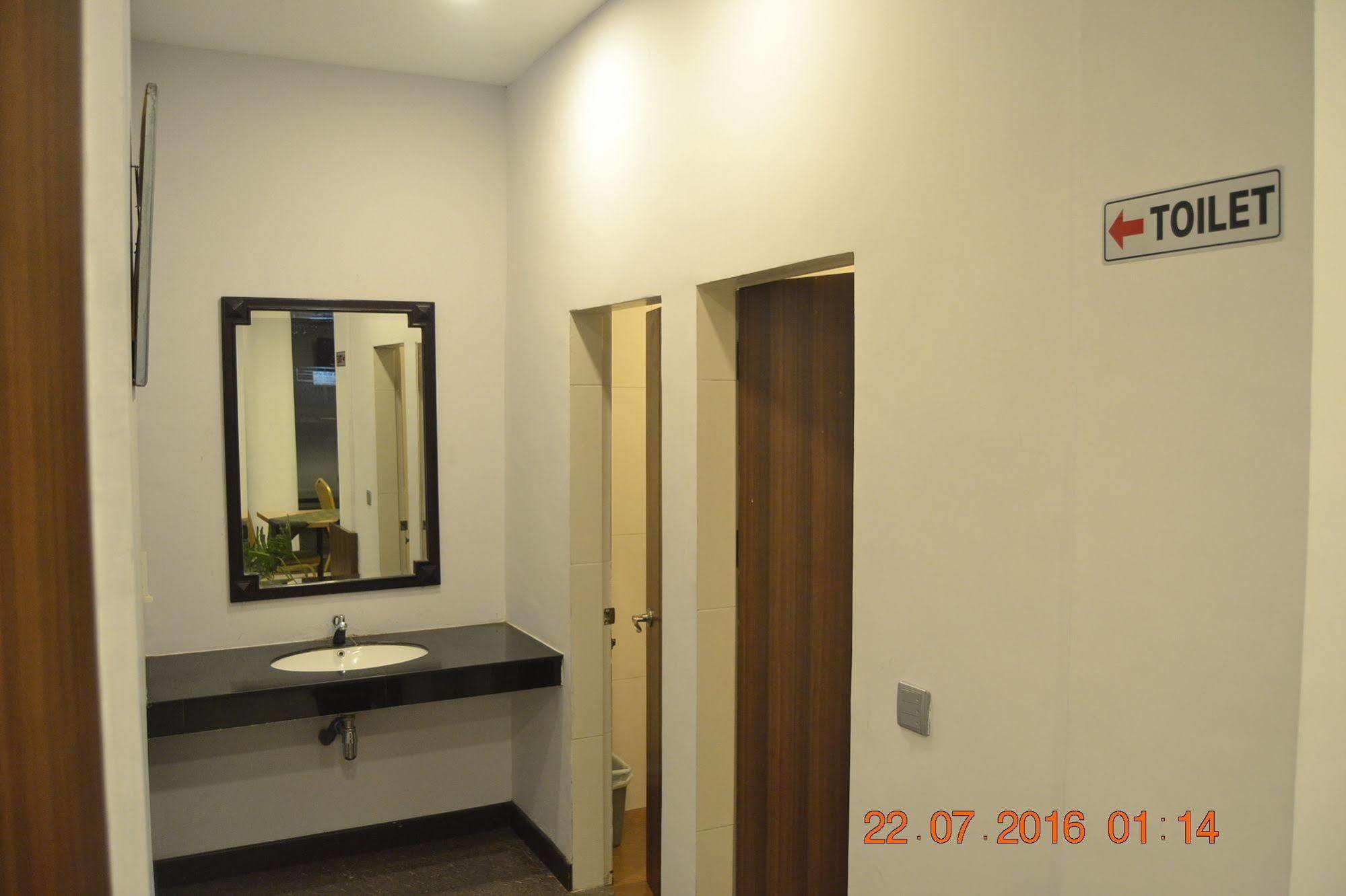 J Hotel Медан Экстерьер фото