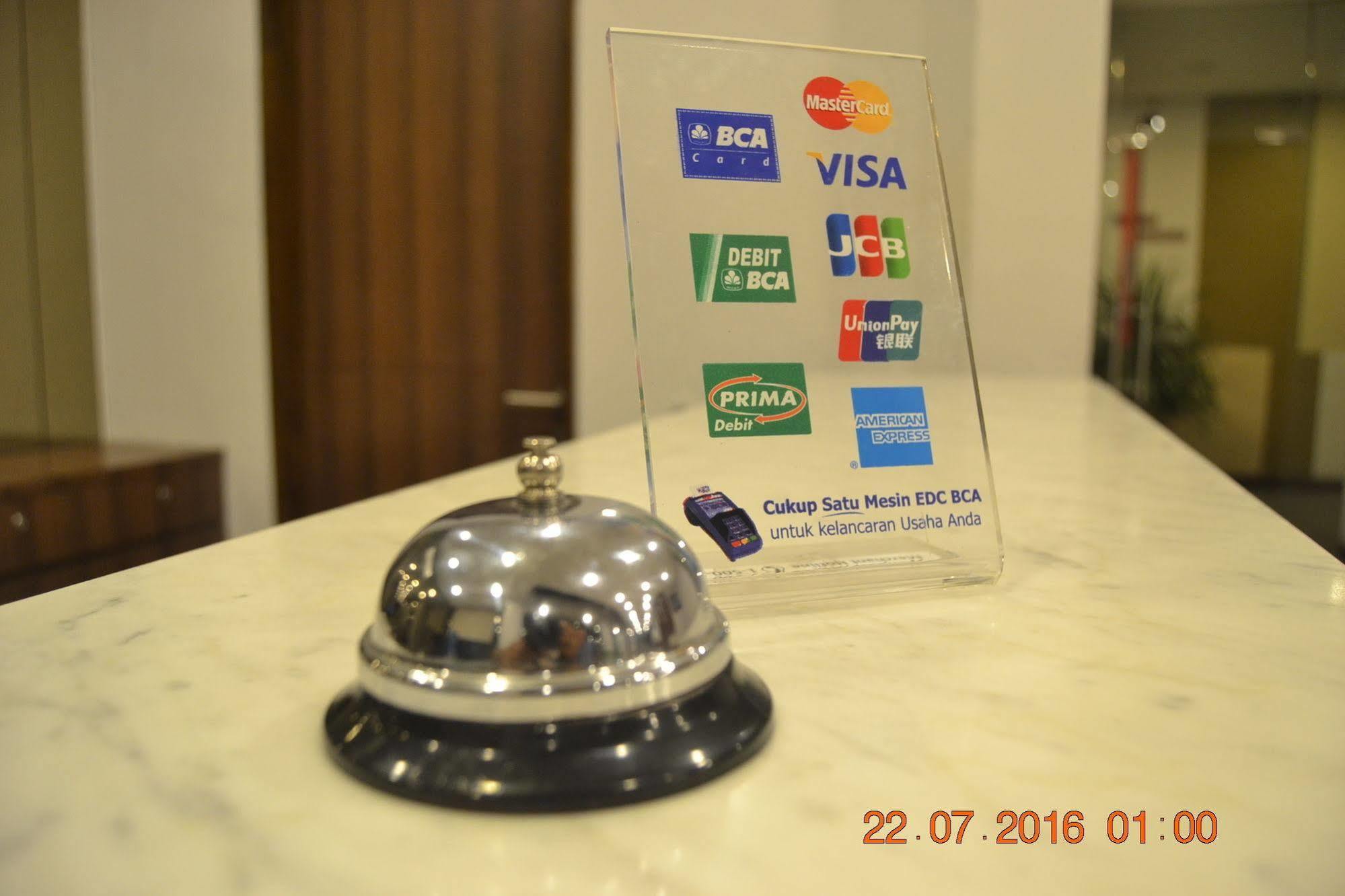 J Hotel Медан Экстерьер фото