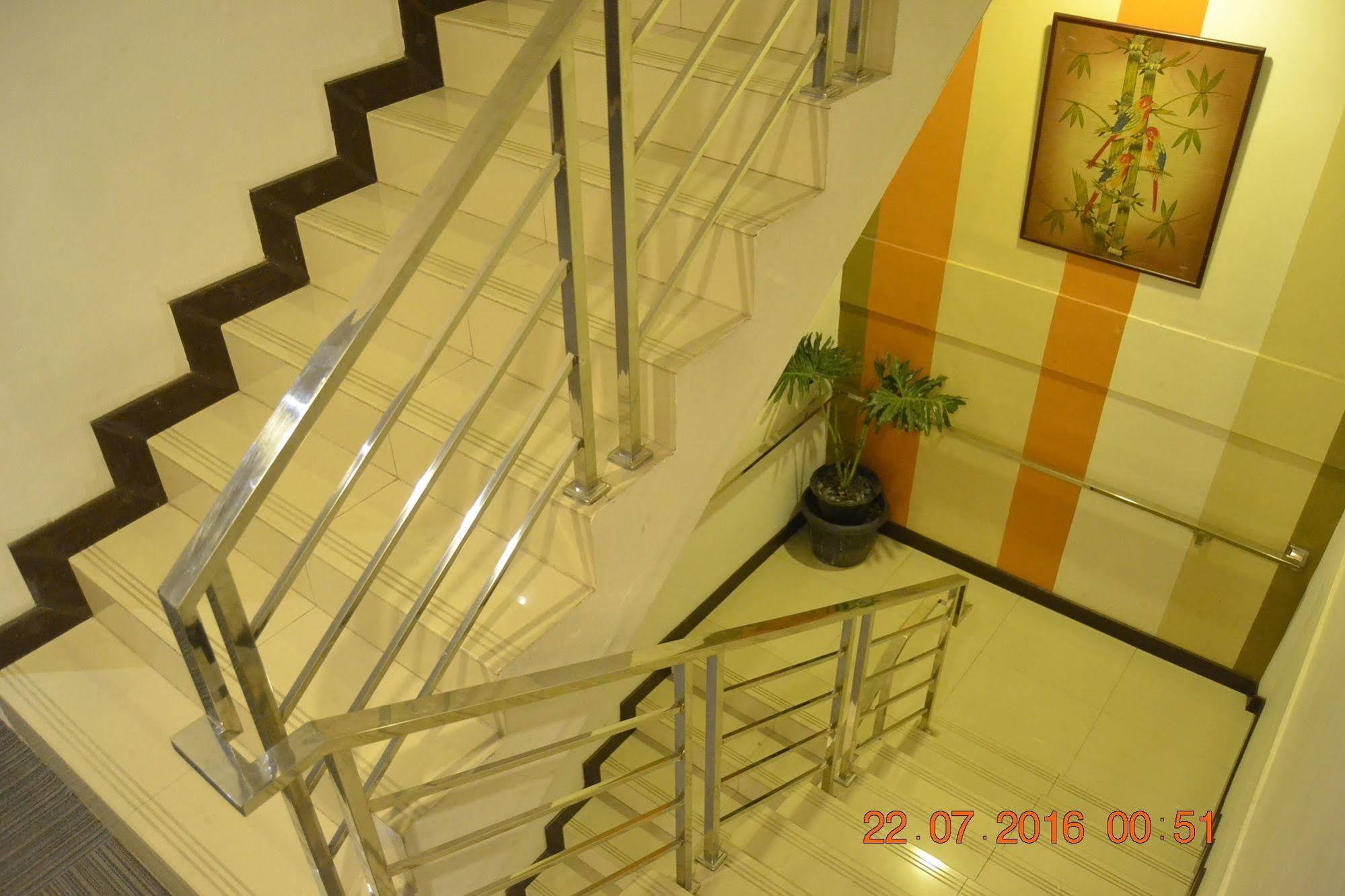 J Hotel Медан Экстерьер фото