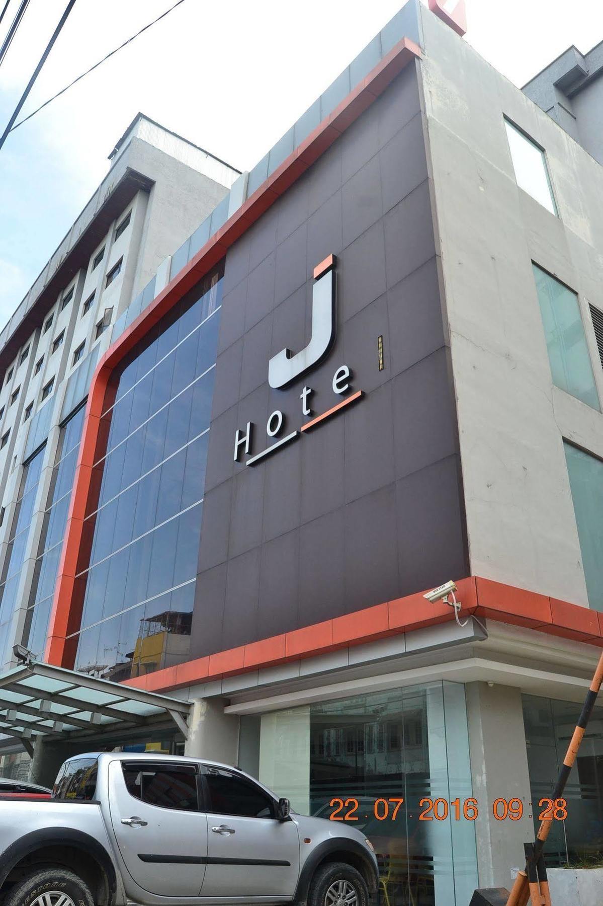 J Hotel Медан Экстерьер фото