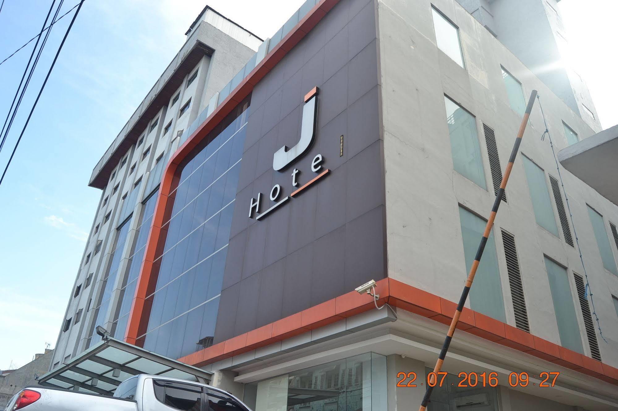 J Hotel Медан Экстерьер фото